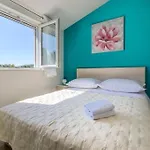 Apartmán Family-friendly With Swimming Pool - Rogoznica - 24214 *