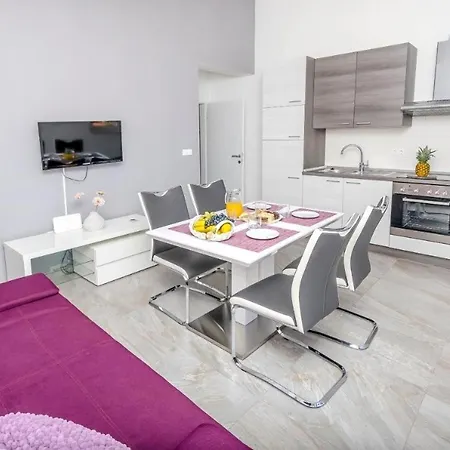 Apartment Family Friendly With A Swimming Pool Razanj, Rogoznica - 24214 Razanj