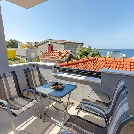 Family-friendly With Swimming Pool - Rogoznica - 24214 Ražanj