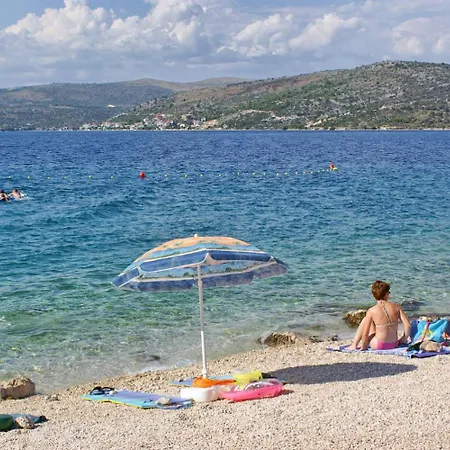 Family-friendly With Swimming Pool - Rogoznica - 24214 Ražanj