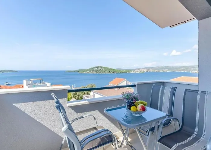 Family-friendly With Swimming Pool Razanj, Rogoznica - 24214 Ražanj