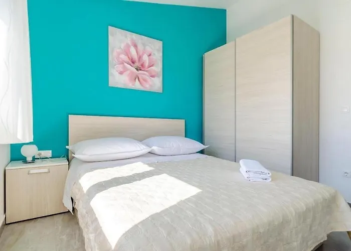 Family-friendly With Swimming Pool Razanj, Rogoznica - 24214 * Ražanj